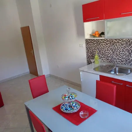 Zorana Hostel *